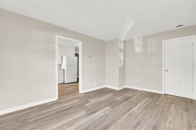 Foto del edificio - 403 E Jordan Ave