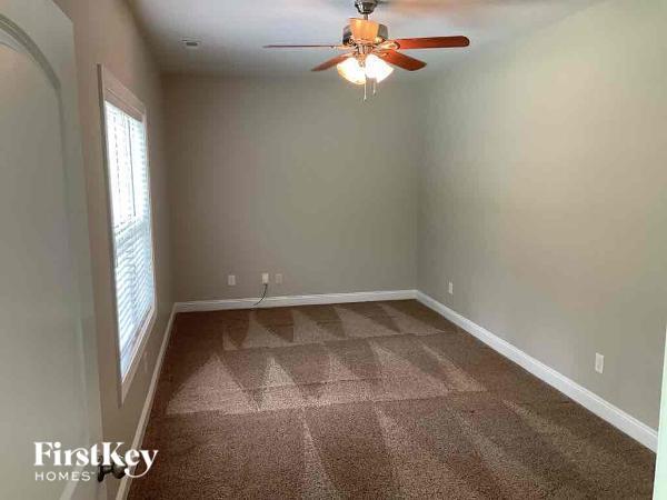Building Photo - 8504 Meadowcreek Village Dr