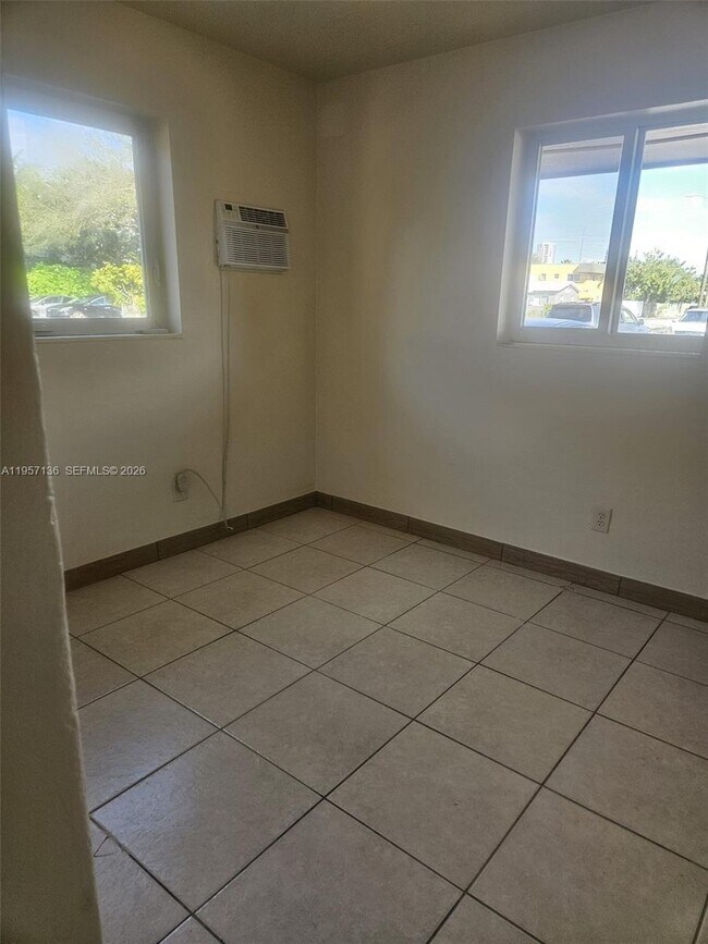 Foto del edificio - 2230 Madison St