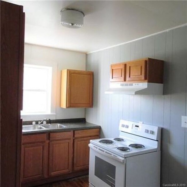 Building Photo - Marion Rental!