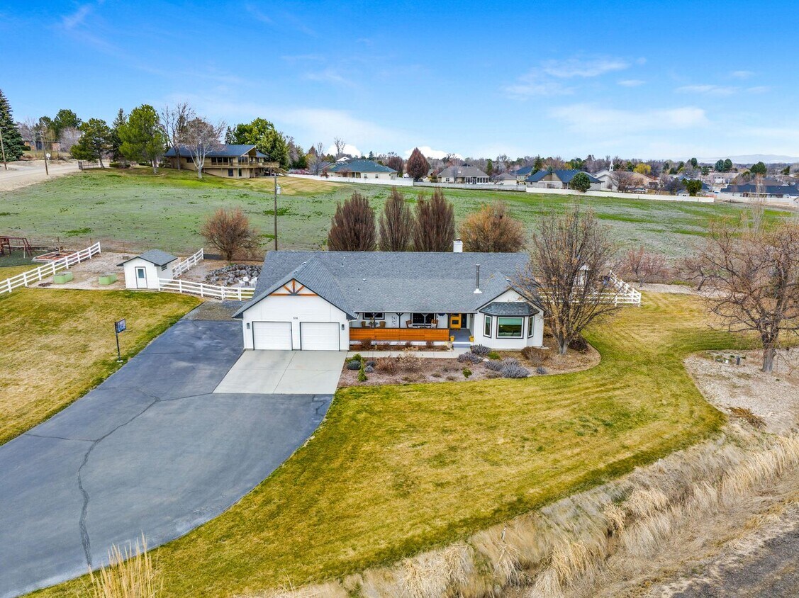 Primary Photo - Stunning Home on 1 Acre and RV Parking!