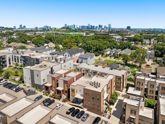 Building Photo - 1613 Marshall Hollow Dr