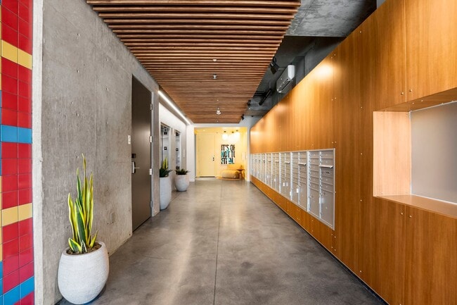 Building Photo - 8th + U