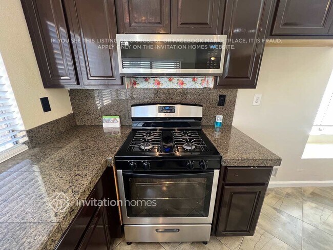 Foto del edificio - 23270 Elfin Pl