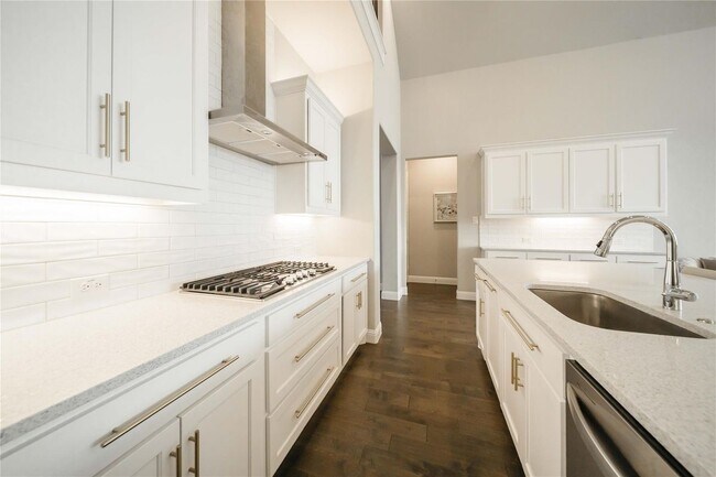 Building Photo - 15634 Tea Tree Rd