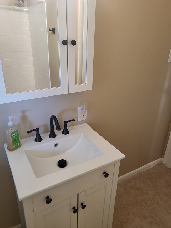 Building Photo - 732 Fairview Rd