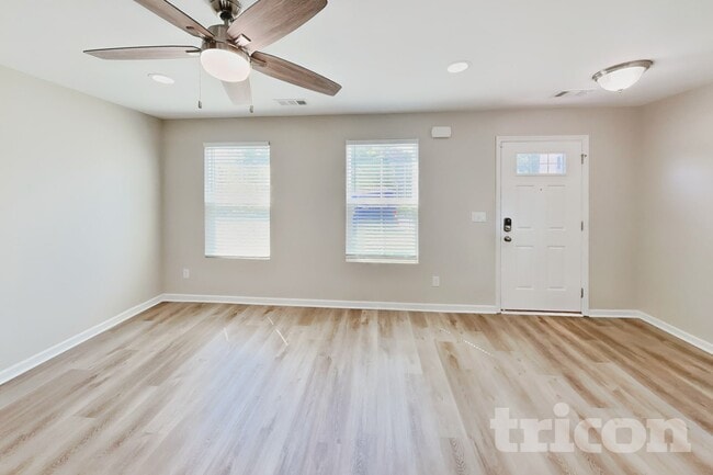 Building Photo - 1845 Belle Arbor Dr