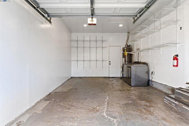 Foto del edificio - 20852 Baker Rd