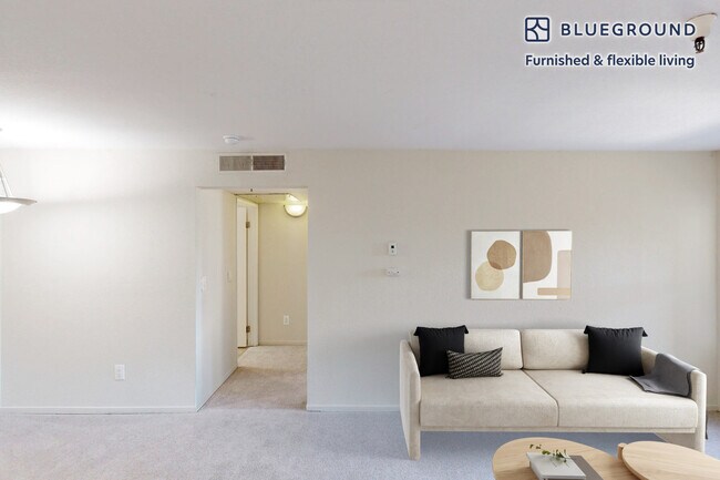 Building Photo - 121 Roble Rd