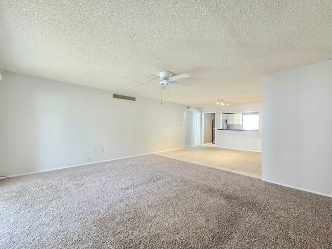 Building Photo - 584 Orange Dr