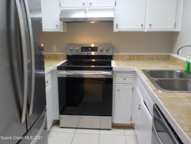 Foto del edificio - 915 Sonesta Ave NE