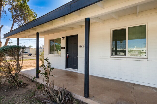 Foto del edificio - 1360 W Garden Cir
