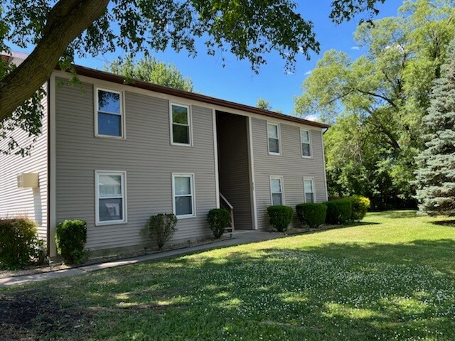 Building with private entrance - 27015 Heatherford Dr