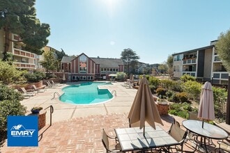 Building Photo - 6405 Green Valley Cir