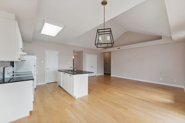 Building Photo - 1040 Beryl Private
