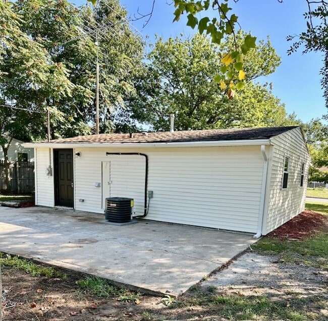 Building Photo - Charming Completely Remodeled Ranch