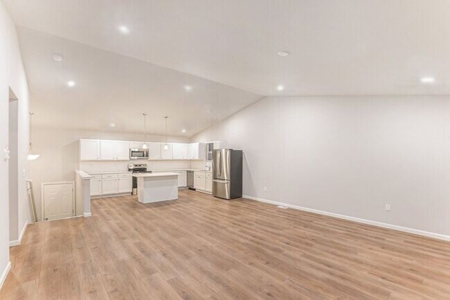 Building Photo - 11330 Foxway Dr