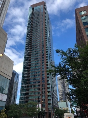 Building Photo - 505 N McClurg Ct