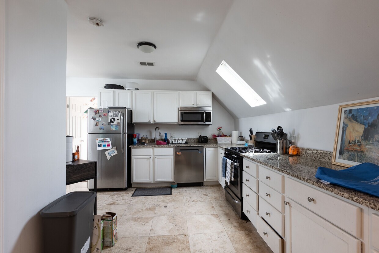Foto principal - 1245 W Barry Ave