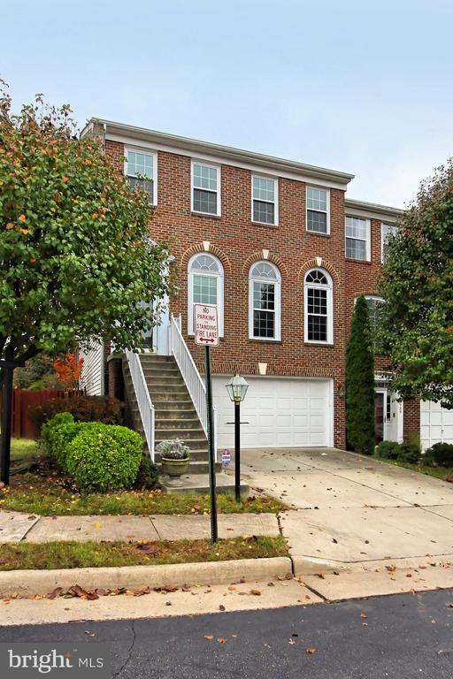 Building Photo - 20748 Hollow Falls Terrace