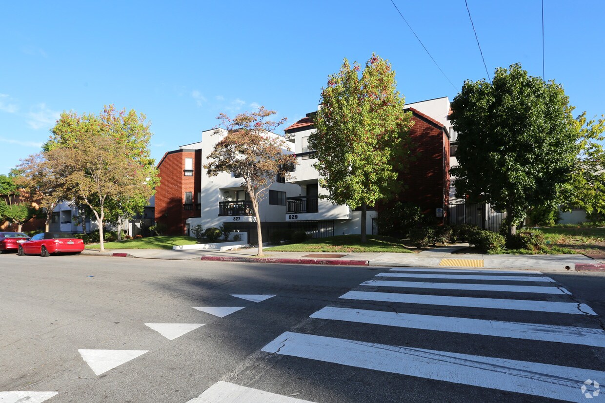 Foto del edificio - 829 E Maple St