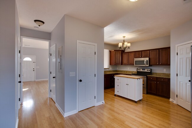 Foto del edificio - 914 Spence Enclave Ct
