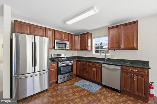 Building Photo - 56 Camellia Ct