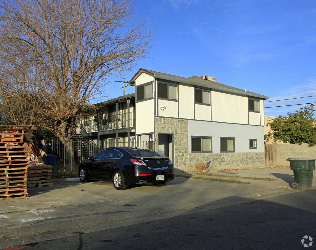 Foto principal - 5341 Young St
