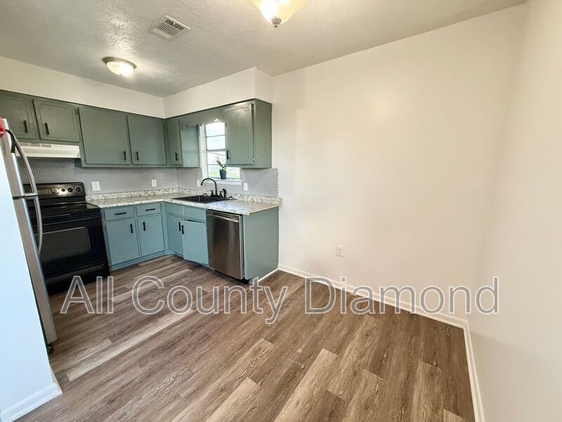 Foto principal - 506 11th St N