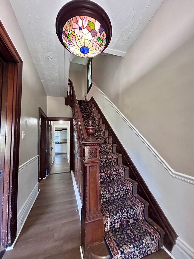 Foto del edificio - Spacious 4-Bedroom House Near Brighton Hei...