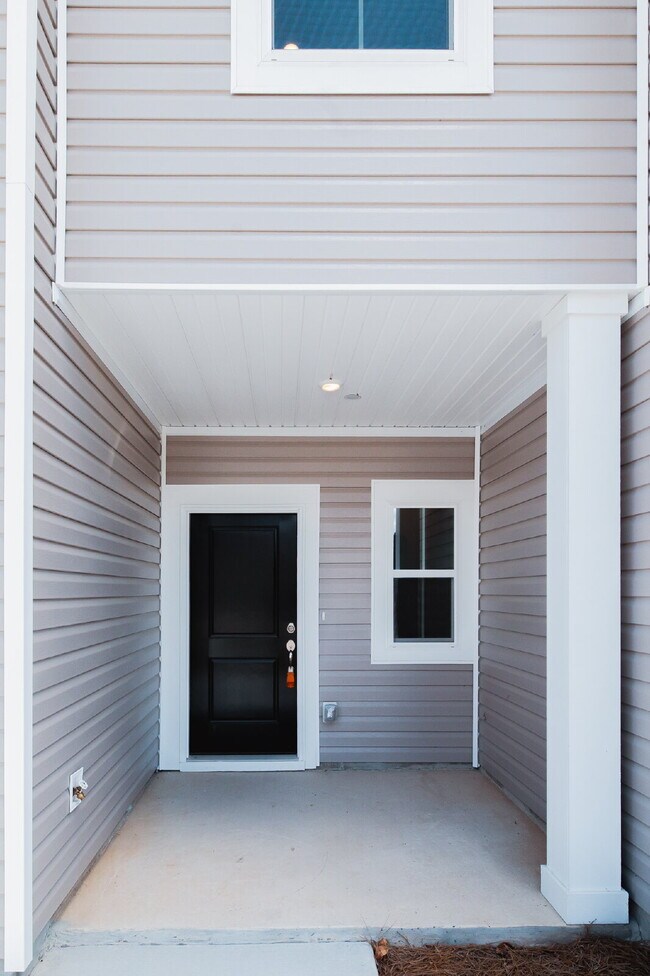 Building Photo - Spacious 3 bedroom Townhome with pond view