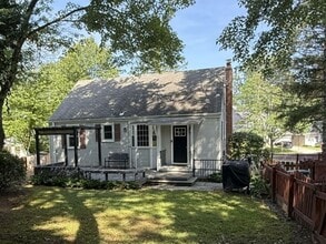 Building Photo - 10831 Crest St