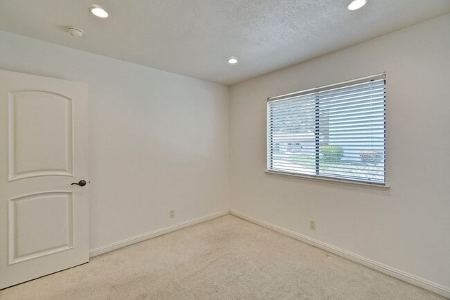 Building Photo - 2201 Monroe #505