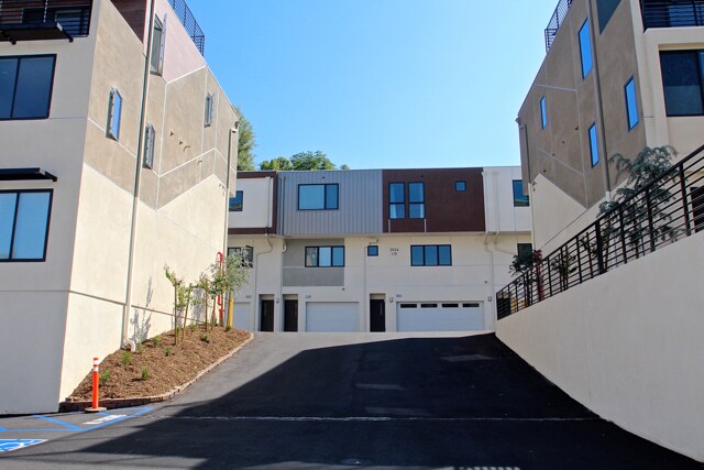 Building Photo - 2924 Rowena Ave
