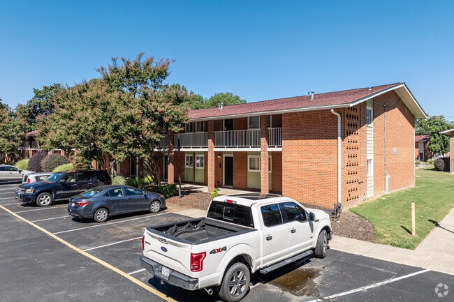 Building Photo - Village at the Arbors