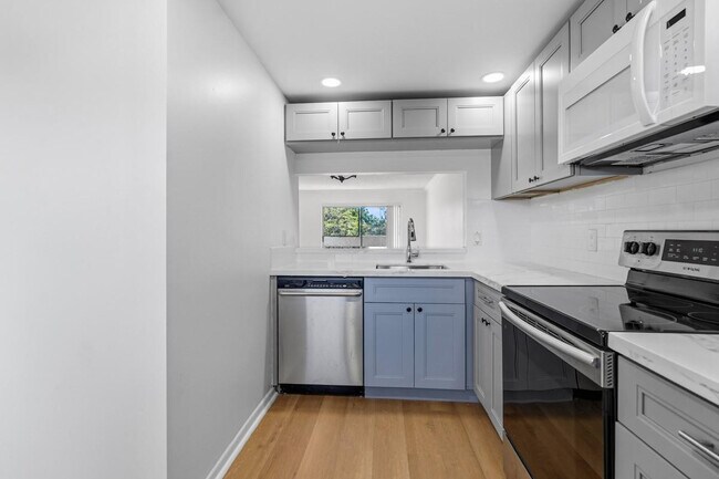 Foto del edificio - 6075 N Sabal Palm Blvd