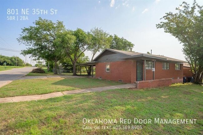 Building Photo - 801 NE 35th St