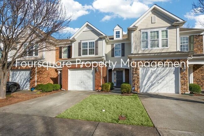 Building Photo - Townhome | Back Patio/ Privacy Fence | One...
