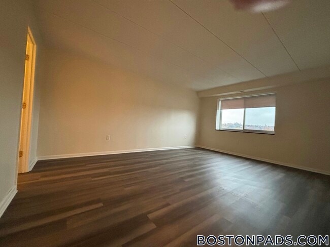 Building Photo - 51 Hill Rd