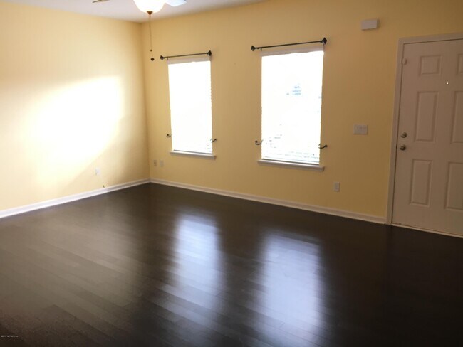 Building Photo - 2755 Hollybrook Ln