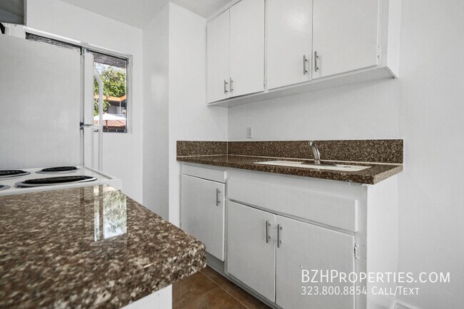 Foto del edificio - 7076 Lanewood Ave