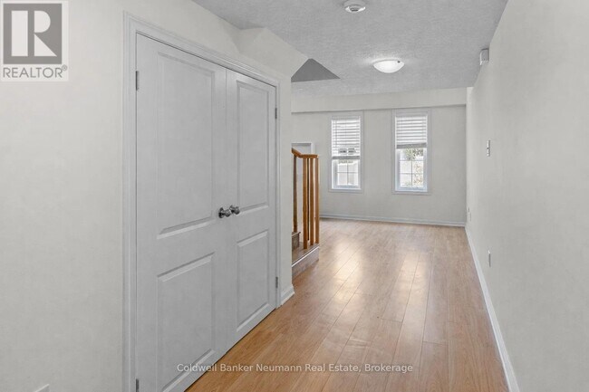 Photo du bâtiment - 88 Decorso Dr