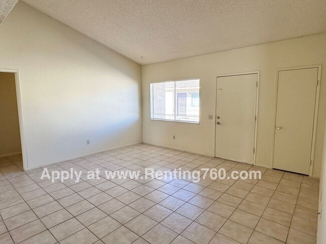 Foto del edificio - Spacious 2 Bed 1 Bath Home With Indoor Laundry Room
