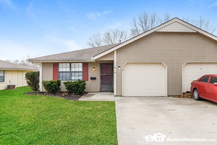 Primary Photo - 2 Bed 1 Bath Side by Side Duplex For Rent!...