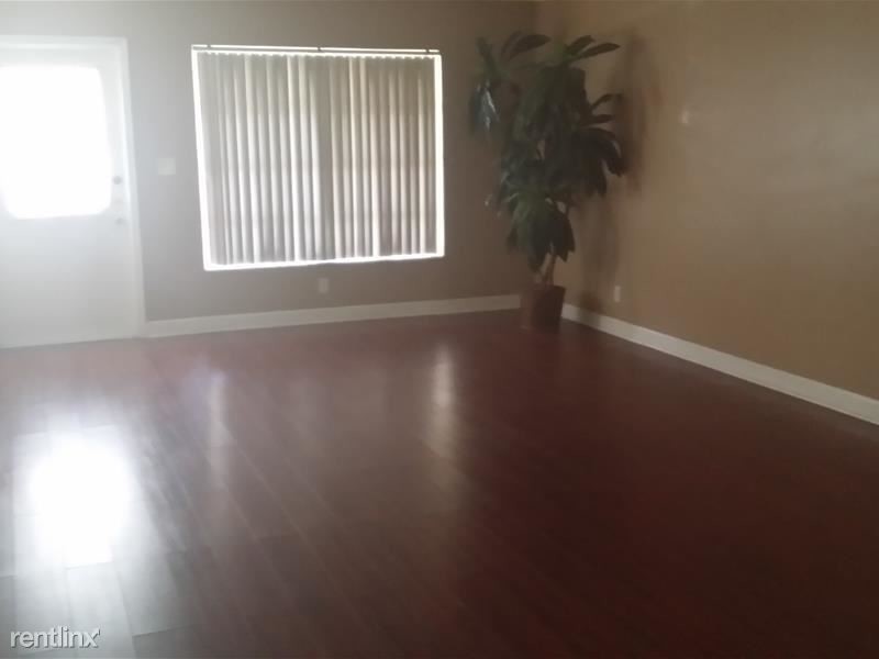 Building Photo - 2 br, 2 bath  - 8400 NW 35th St