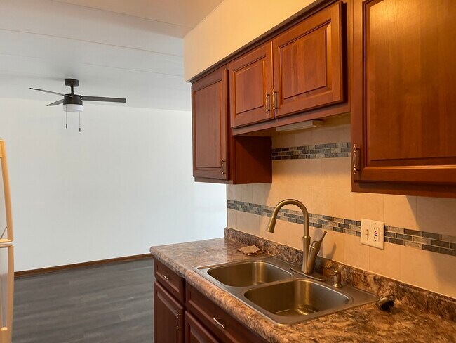 Building Photo - 18555 Hickory St