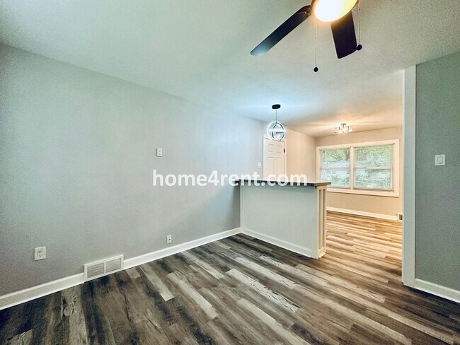 Foto del edificio - Lovely Three Bedroom Home in KCMO and an Updated Kitchen  w/ Granite and SS Appliances, including...