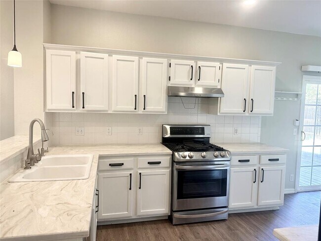 Building Photo - 537 Roseberry St