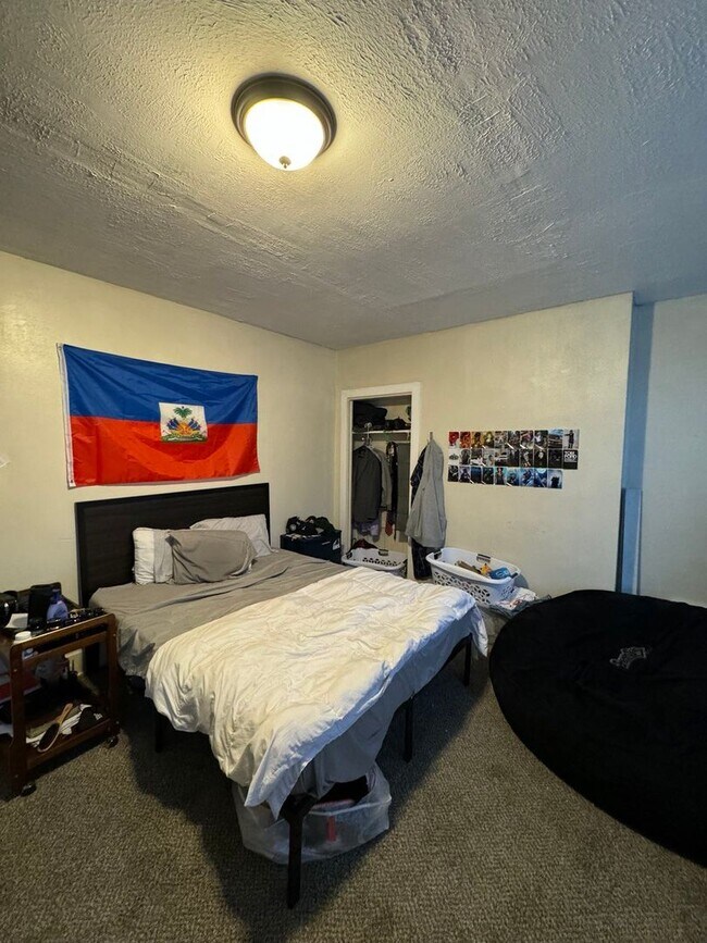 Photo - Pitt Student Housing – Spacious 5-Bed, 2-B... House