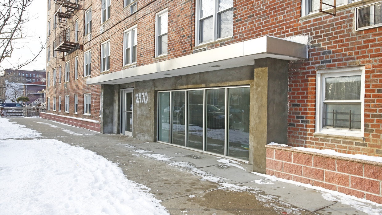 Building Photo - 2470 W 1st St